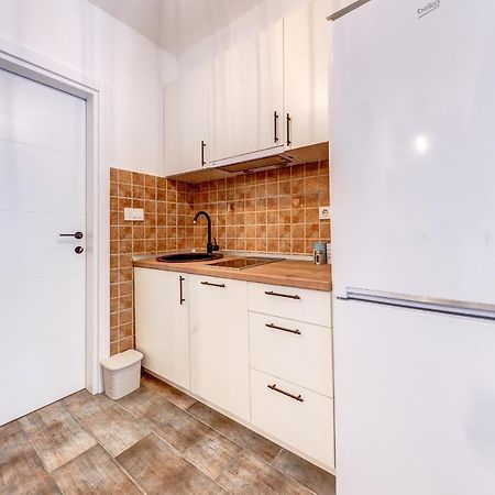 Happy Home Apartments コトル エクステリア 写真